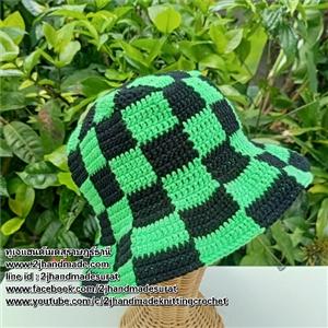 [h070] หมวกไหมพรมถักโครเชต์แบบมีปีกตารางสีเขียวกับสีดำ(พร้อมส่ง)